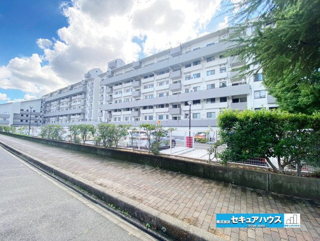 【中古マンション】パークシティ松下の外観|事前予約にて現地ご見学いただけます！お気軽にお問い合わせください♪
■株式会社　セキュアハウス■
住宅ローンに強く、知識、経験豊富なスタッフ在籍
お客様に寄り添い、ご成約後もサポート致します。　　　　