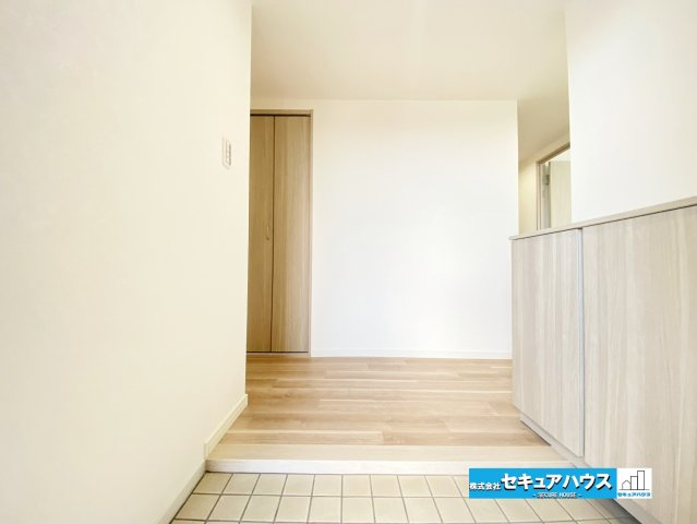 【中古マンション】パークシティ松下の玄関|【玄関】
◆シューズボックス付きのため玄関周りがすっきりと片付きます。
◆オートロック×モニター付きインターホンがあるのため防犯面も安心です◎　　　　　　　　　　　　　　　　　　　　　　　　　　　　　