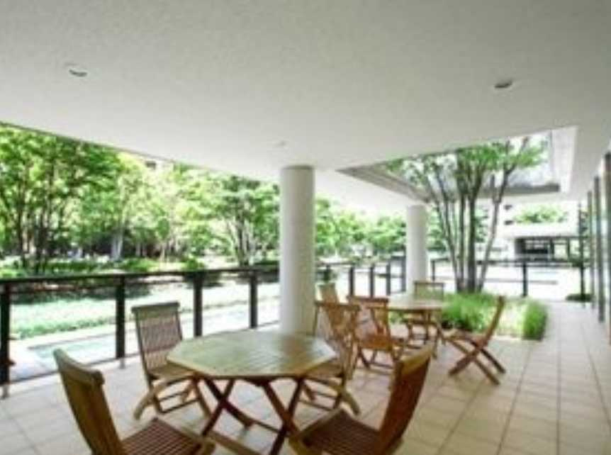 深沢ハウスH棟　分譲賃貸　コンシェルジュサービス　ペット相談のロビー