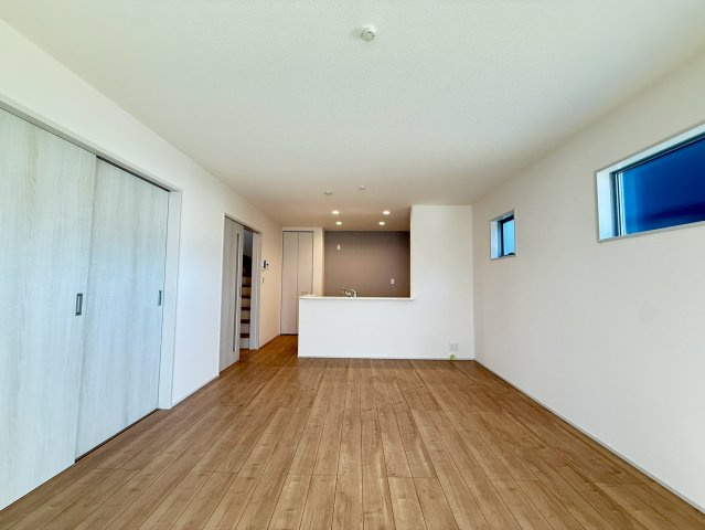 沼津市下河原町全1棟　1号棟の居間・リビング