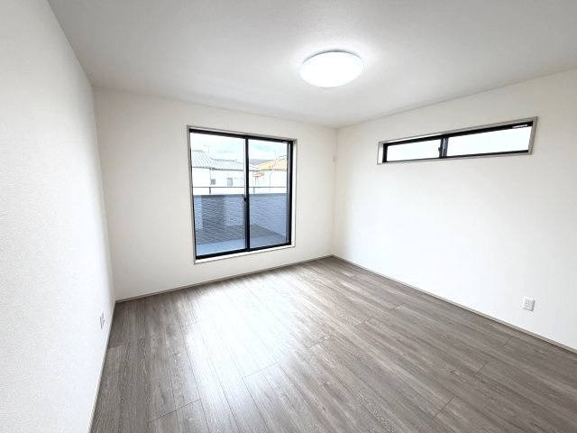 ワイウッドコート前橋市箱田町第8期　3号棟の洋室|２階洋室１です