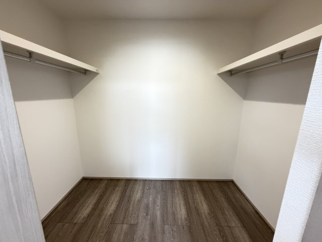 ワイウッドコート前橋市箱田町第8期　3号棟の収納|2階洋室１収納3帖の広さのウォークインクローゼットです♪