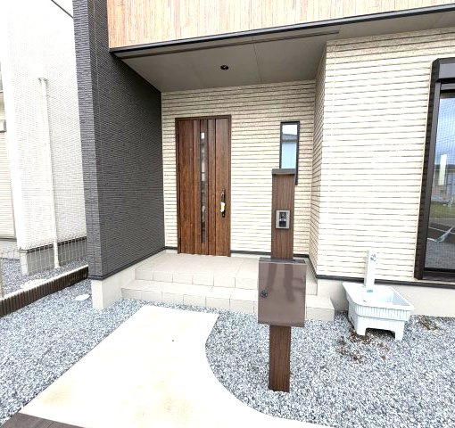 ワイウッドコート前橋市箱田町第8期　3号棟の玄関|毎日通る玄関はこちらです