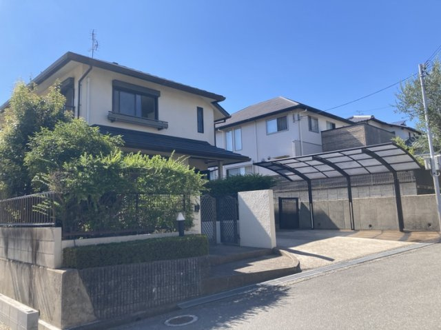 山之上西町　中古一戸建ての前面道路含む現地写真|外観写真(2026年9月撮影)