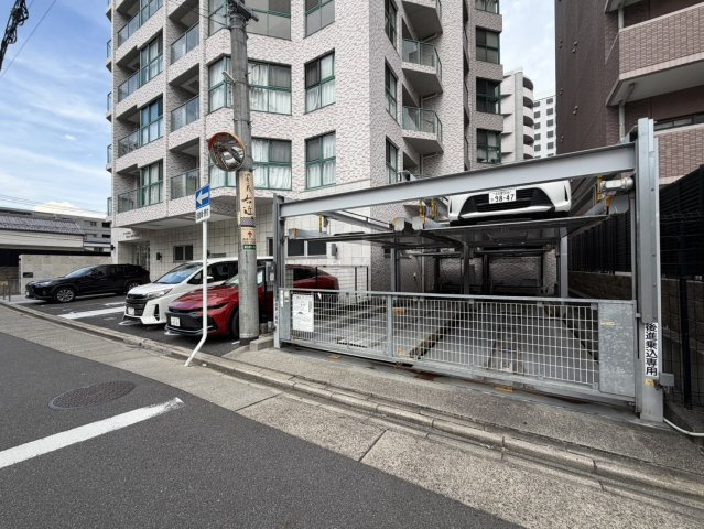さくらHillsリバーサイドWESTの駐車場