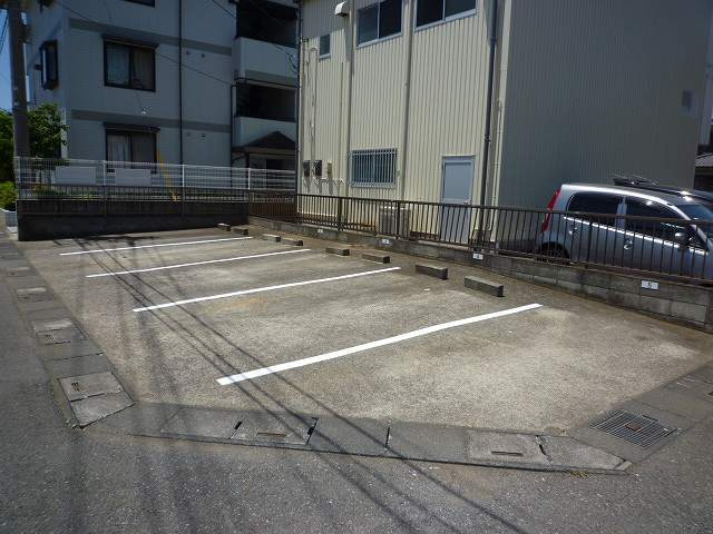 ヴァンベール向1の駐車場