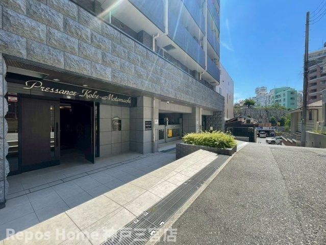プレサンス神戸元町のエントランス