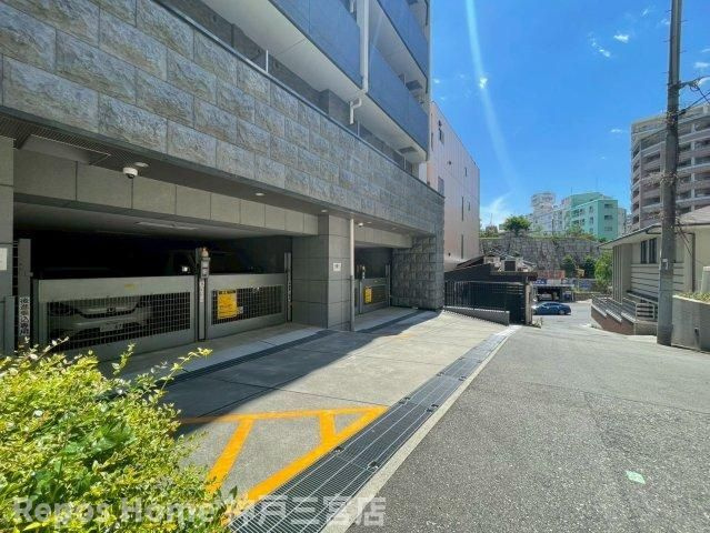 プレサンス神戸元町の駐車場