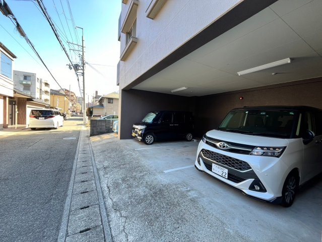 グランシャリオⅢの駐車場