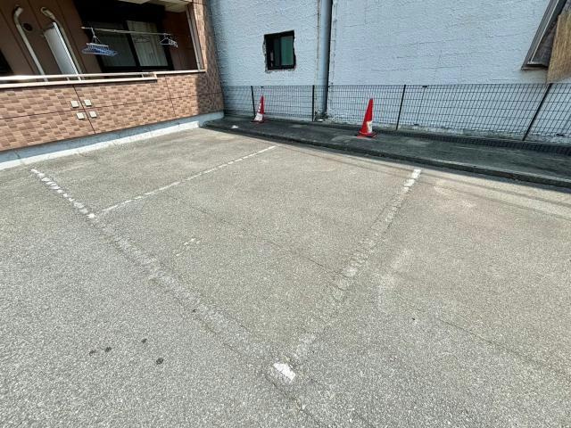 カーサ・キアーラの駐車場