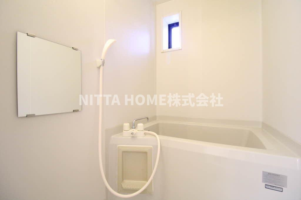 福知山市駅南町２丁目のアパートの浴室|衛生面でも嬉しい浴室小窓付き(^^♪