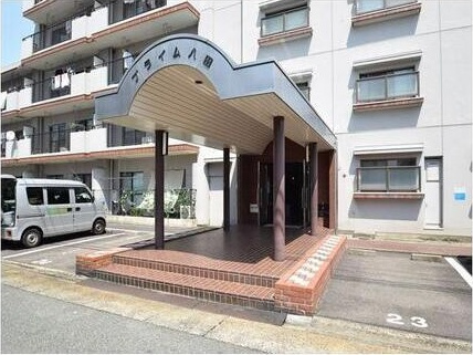 プライム八田のエントランス