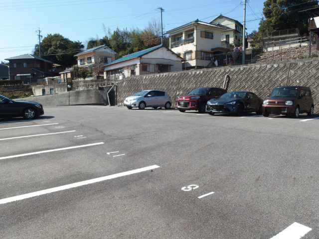 フォーサイト大西の駐車場