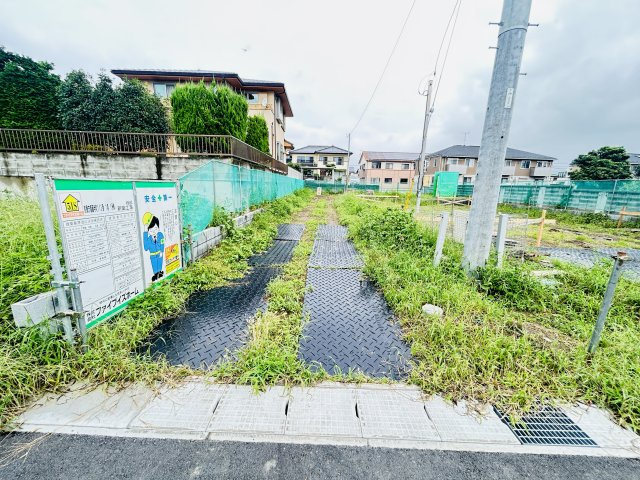 新築　前橋市下龍蔵寺町1期　1号棟の駐車場|現地写真　駐車スペースは建物南西側に5台分可能です！