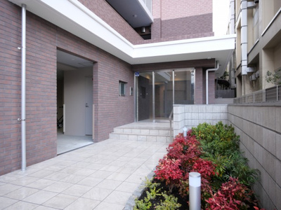 【エントランス】 | スタシオン河内山本 | 落ち着いたエントランスです
