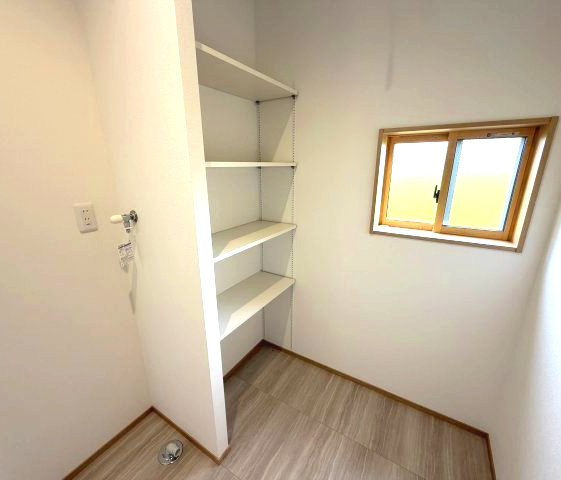 ワイウッドコート前橋市箱田町第9期　1号棟の収納|洗面脱衣室にも便利な収納付きです♪