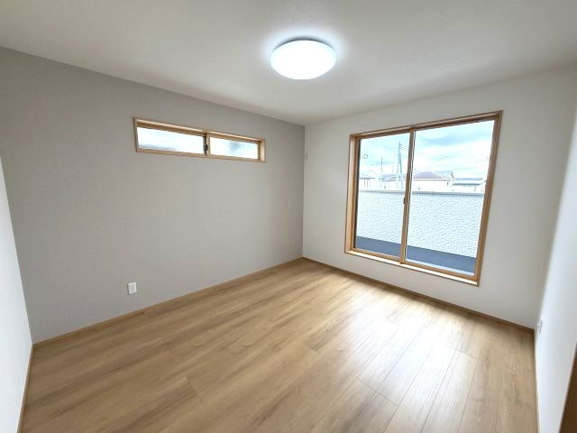 ワイウッドコート前橋市箱田町第9期　1号棟の洋室|２階洋室１です