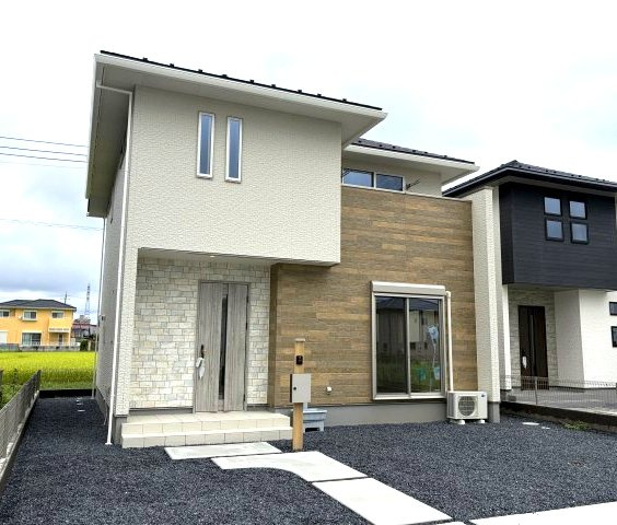 ワイウッドコート前橋市箱田町第9期　1号棟の外観|箱田町に新築住宅が完成しました☆
オシャレなデザインに仕上がっています♪
お客様のご都合に合わせていつでもご見学頂けます♪お気軽にお問い合わせください。