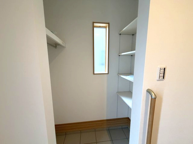 ワイウッドコート前橋市箱田町第9期　1号棟の玄関|シューズインクローク完備！