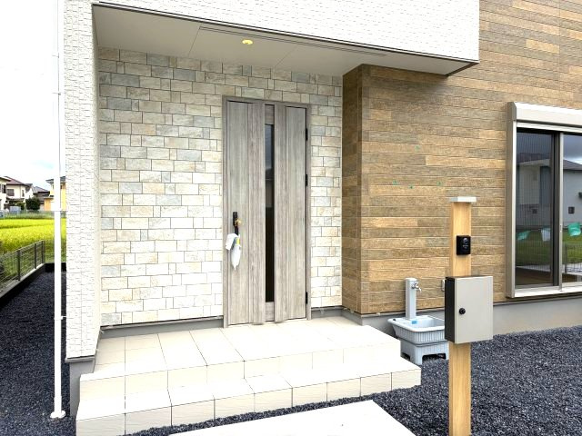 ワイウッドコート前橋市箱田町第9期　1号棟の玄関|毎日通る玄関はこちらです☆