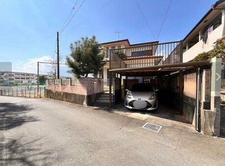 富士市伝法　中古戸建　の前面道路含む現地写真