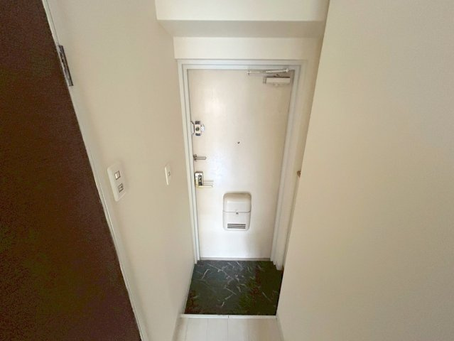 ポニークレスト上新庄の玄関