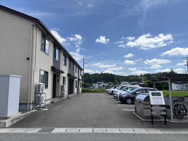 サンルーチェ柳田の駐車場