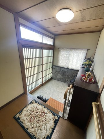平山新町戸建ての玄関