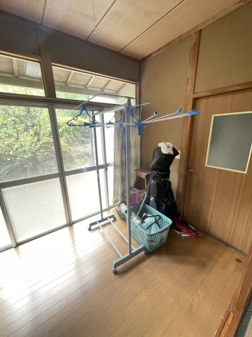 平山新町戸建ての洋室