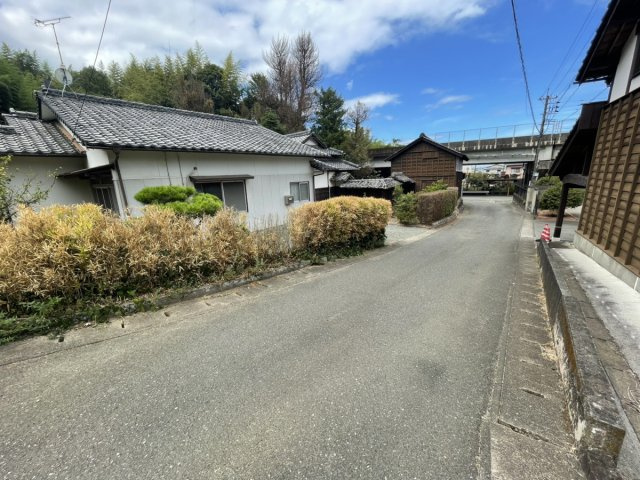 平山新町戸建ての前面道路含む現地写真