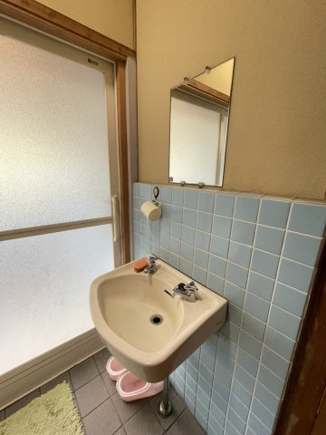 平山新町戸建ての独立洗面台