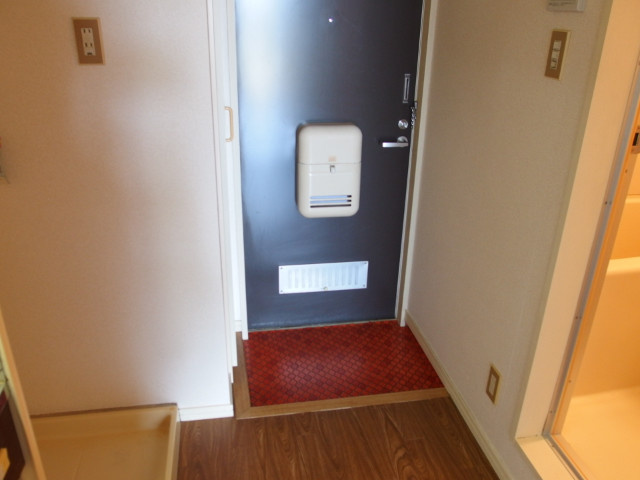 ドミールタカＢの玄関