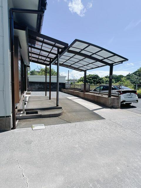 【駐車場】