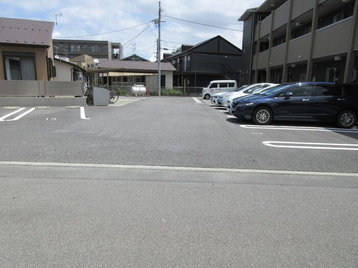 コンフォート新橋の駐車場