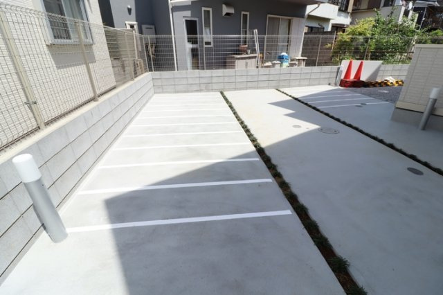 アヴァンス西調布の駐車場