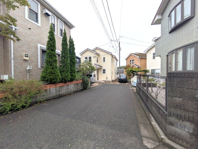 ４LDK＋WIC　リフォーム戸建の前面道路含む現地写真|前面道路