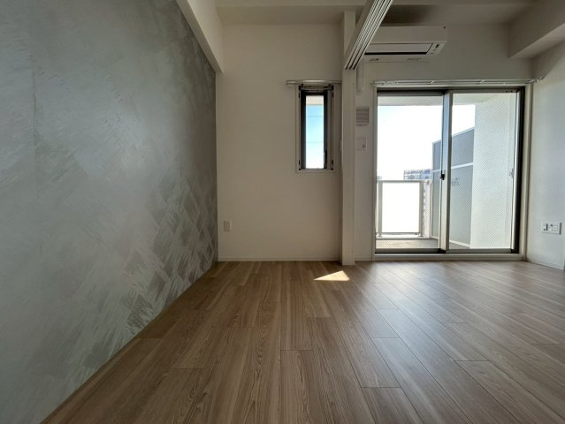 セレニテ阿波座ミラクの洋室