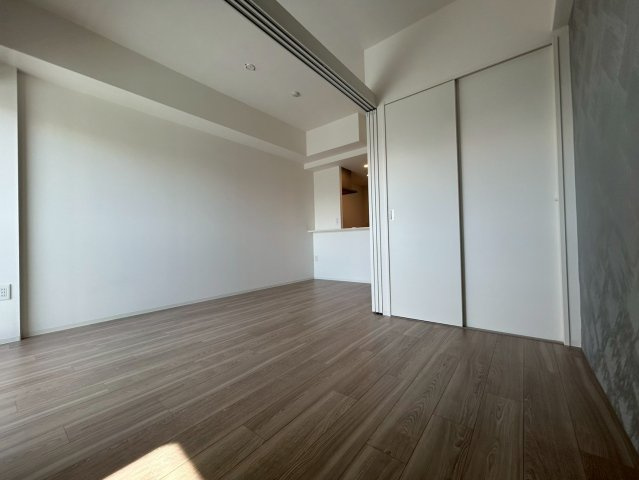 セレニテ阿波座ミラクの洋室