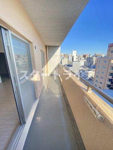 大阪市淀川区東三国６丁目の賃貸マンションのバルコニー