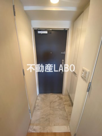 QCフラット北堀江の玄関