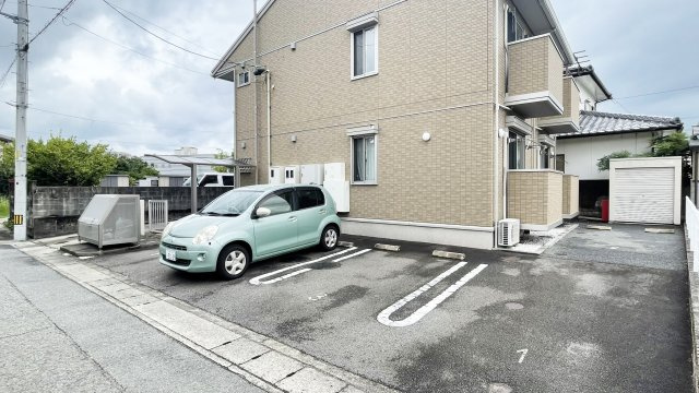 シャリオ　ガーデンの駐車場