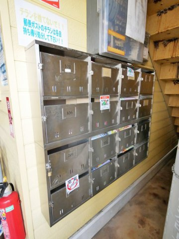 エル二日市のエントランス|別号室タイプ
