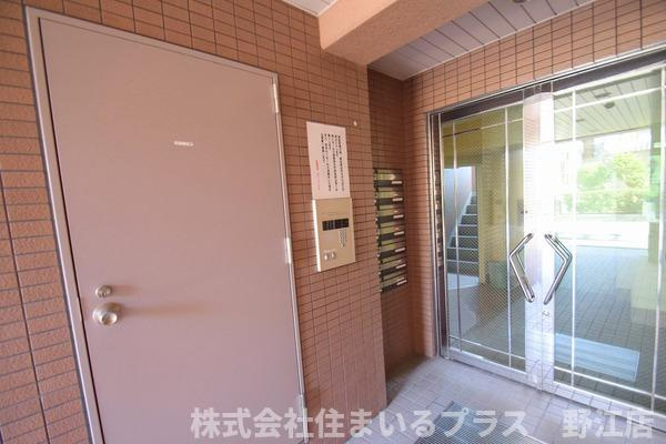 グランパレス鶴見のエントランス