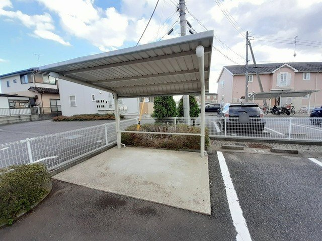 フラワ　Ｉのその他共用部分|屋根付き駐輪場があります