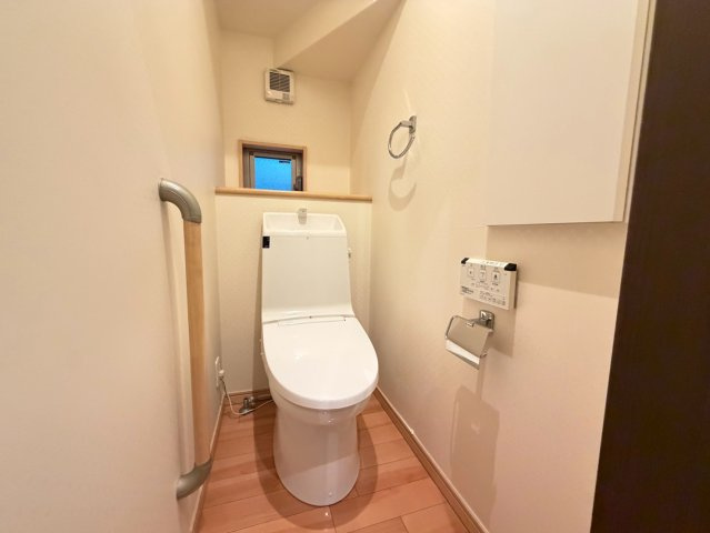 ◆リフォーム済み◆天井高デザイン◆ロフト付き４ＬＤＫ◆床暖房◆宇治市槇島町南落合のトイレ|トイレ