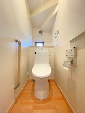 ◆リフォーム済み◆天井高デザイン◆ロフト付き４ＬＤＫ◆床暖房◆宇治市槇島町南落合のトイレ|トイレ
