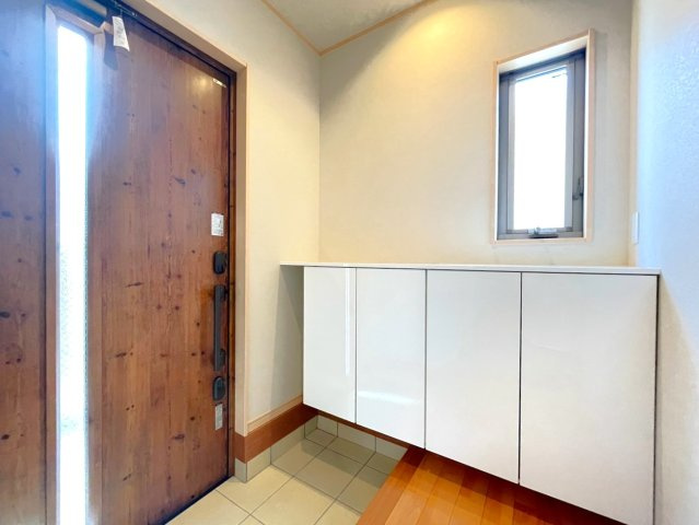 ◆リフォーム済み◆天井高デザイン◆ロフト付き４ＬＤＫ◆床暖房◆宇治市槇島町南落合の玄関|玄関