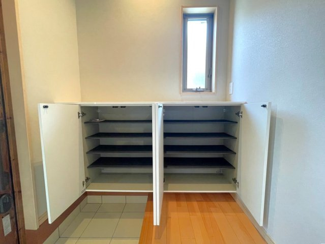 ◆リフォーム済み◆天井高デザイン◆ロフト付き４ＬＤＫ◆床暖房◆宇治市槇島町南落合の玄関|シューズBOX