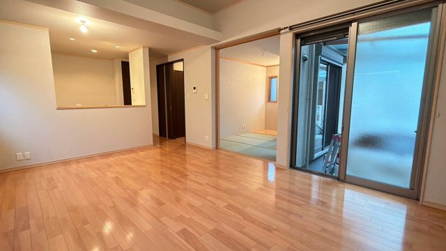 ◆リフォーム済み◆天井高デザイン◆ロフト付き４ＬＤＫ◆床暖房◆宇治市槇島町南落合の居間・リビング|リビング