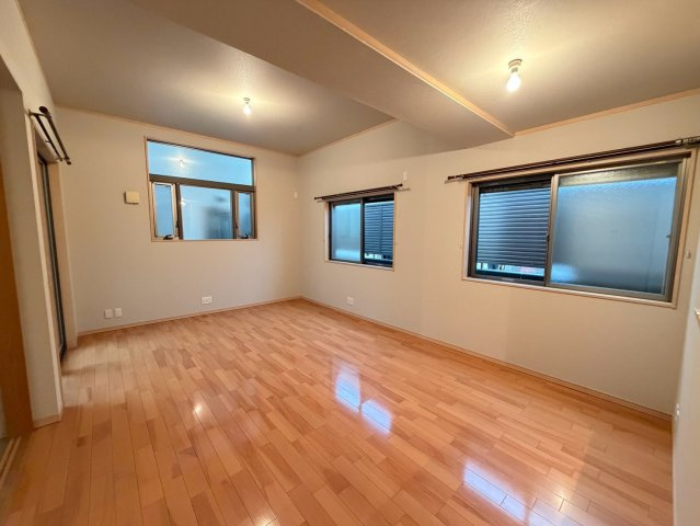 ◆リフォーム済み◆天井高デザイン◆ロフト付き４ＬＤＫ◆床暖房◆宇治市槇島町南落合の居間・リビング|リビング